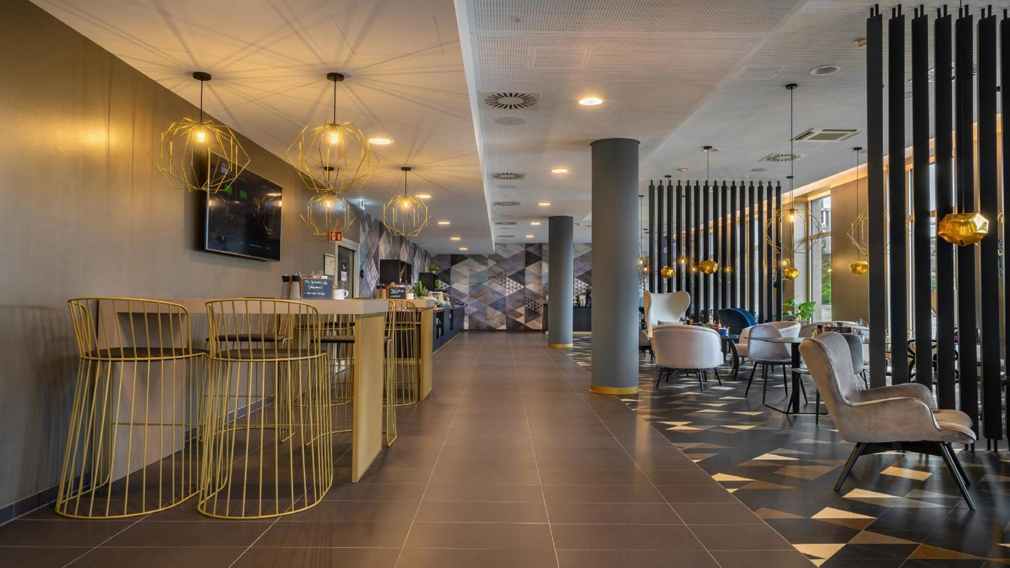Holiday Inn - The Niu, Ridge Halle Central Station By Ihg מראה חיצוני תמונה