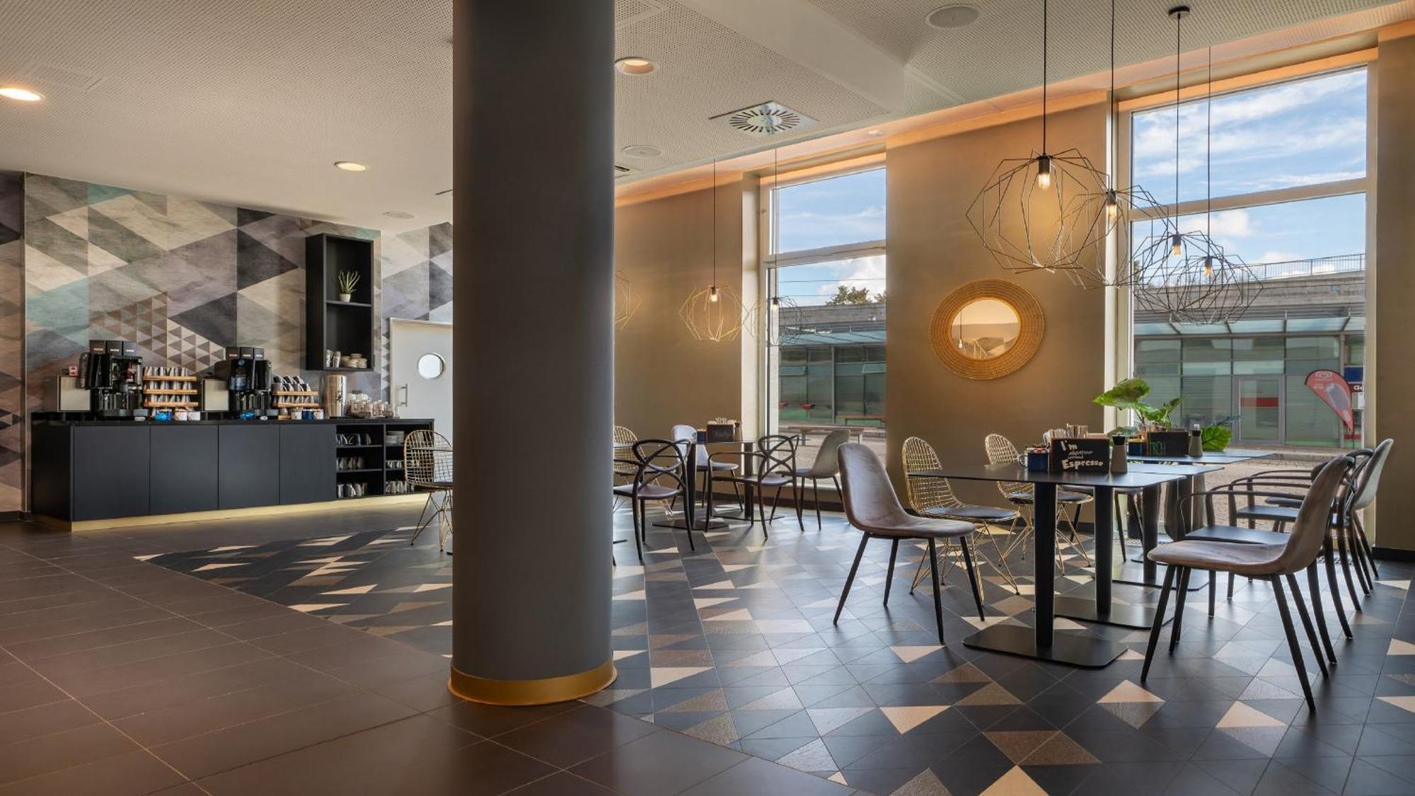 Holiday Inn - The Niu, Ridge Halle Central Station By Ihg מראה חיצוני תמונה