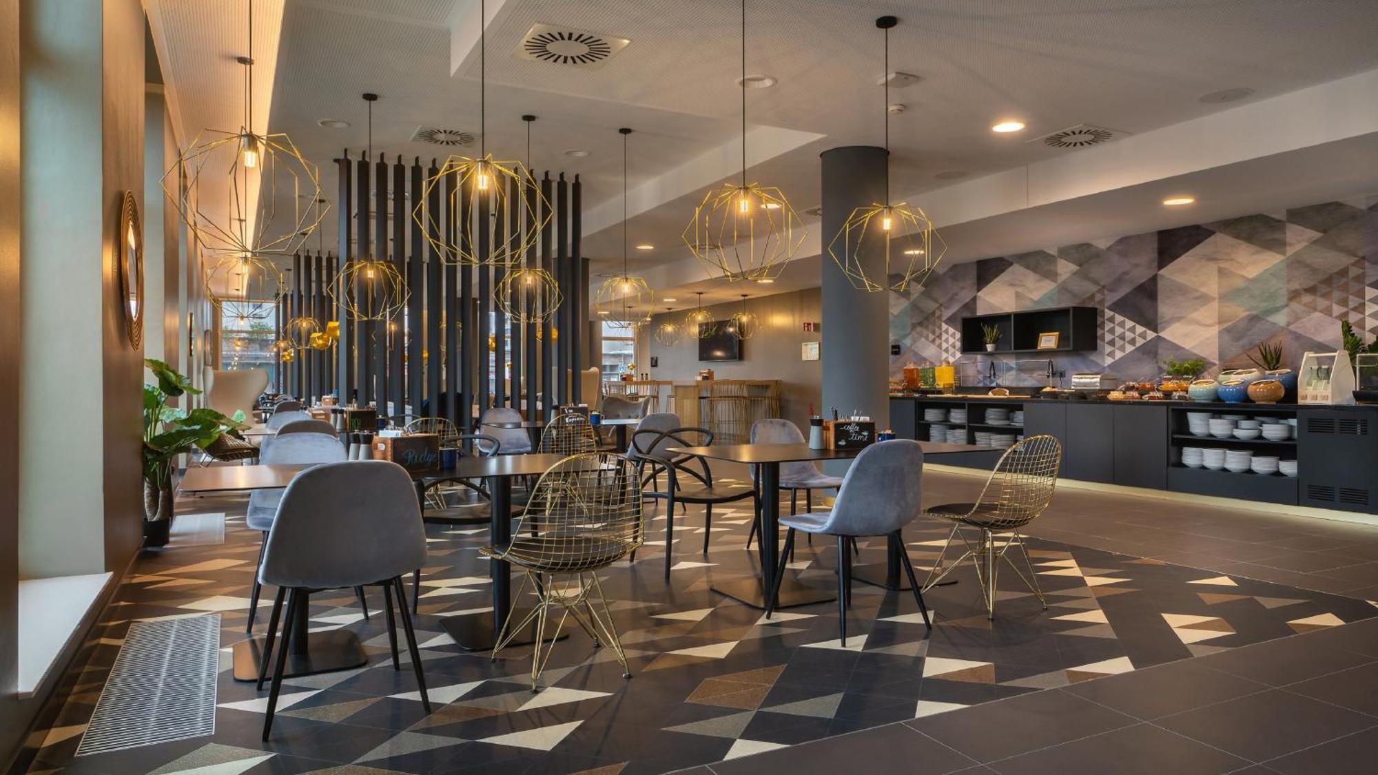 Holiday Inn - The Niu, Ridge Halle Central Station By Ihg מראה חיצוני תמונה