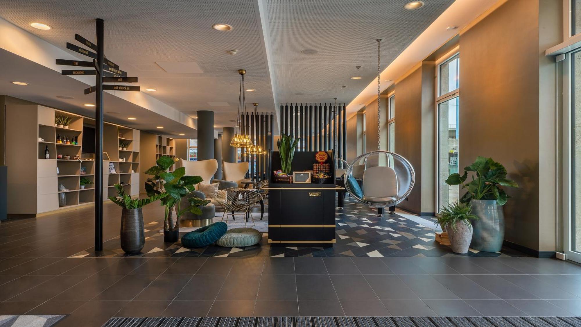 Holiday Inn - The Niu, Ridge Halle Central Station By Ihg מראה חיצוני תמונה